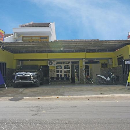 Putih Mulia Homestay Syariah Lumajang Экстерьер фото