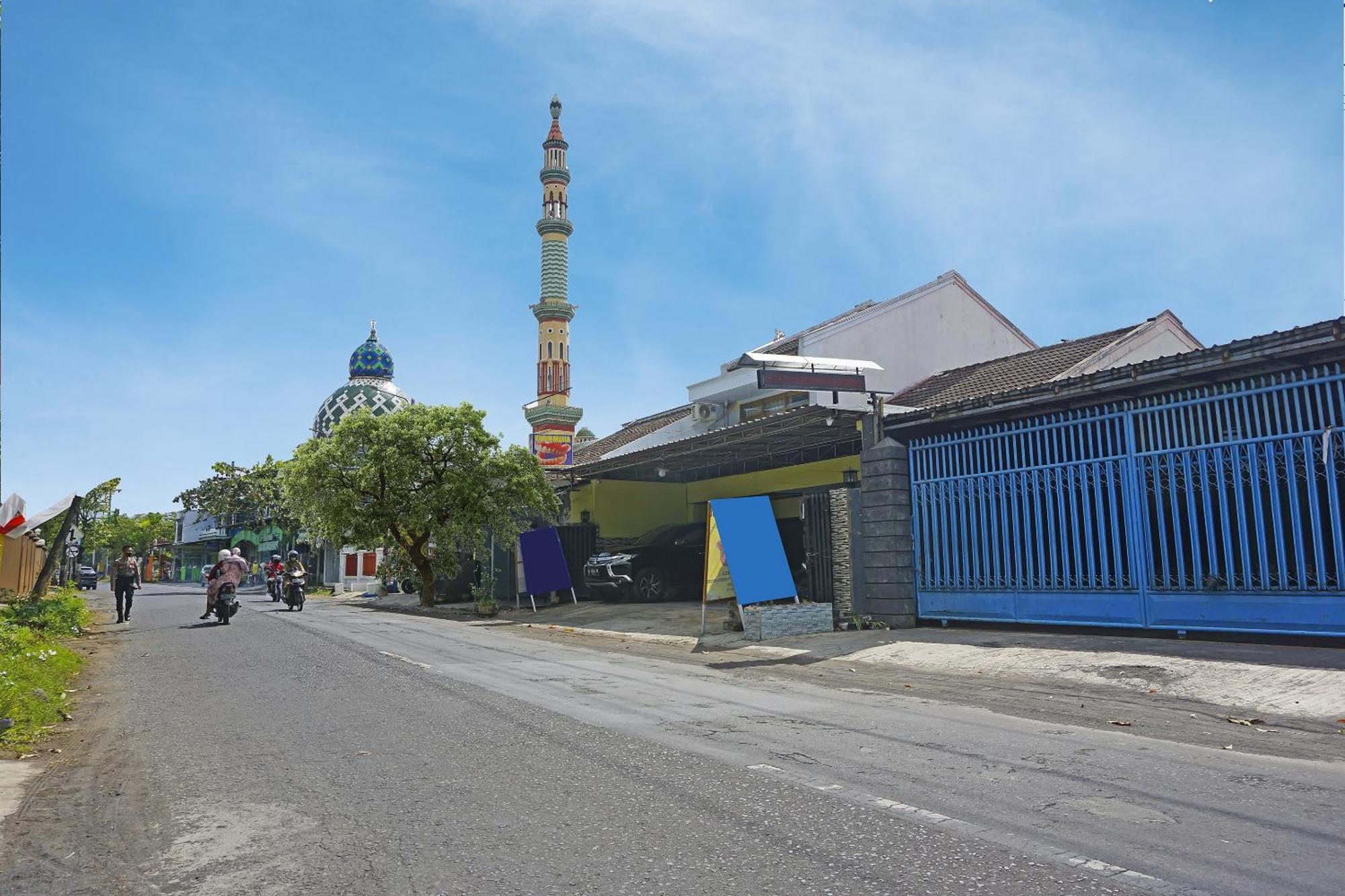 Putih Mulia Homestay Syariah Lumajang Экстерьер фото
