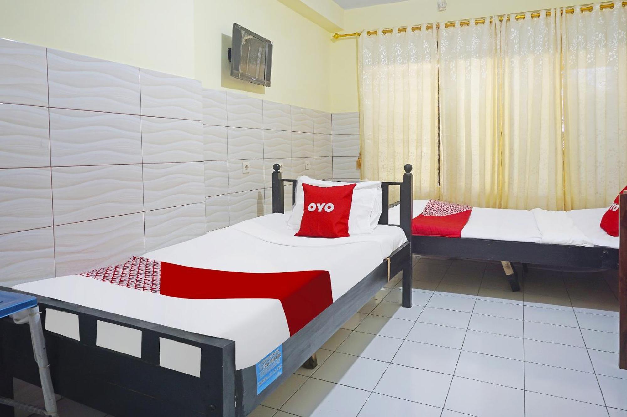 Putih Mulia Homestay Syariah Lumajang Экстерьер фото