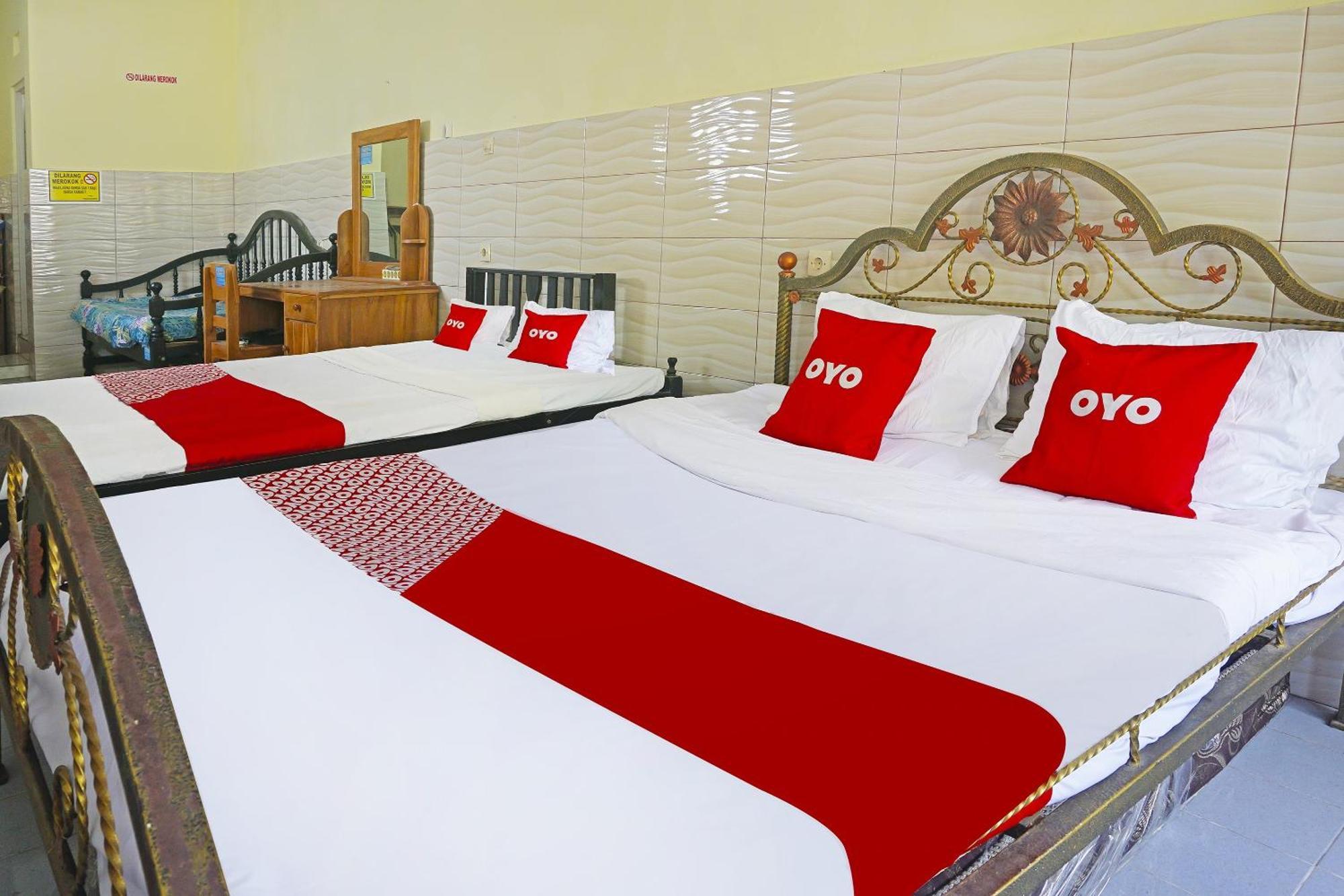 Putih Mulia Homestay Syariah Lumajang Экстерьер фото