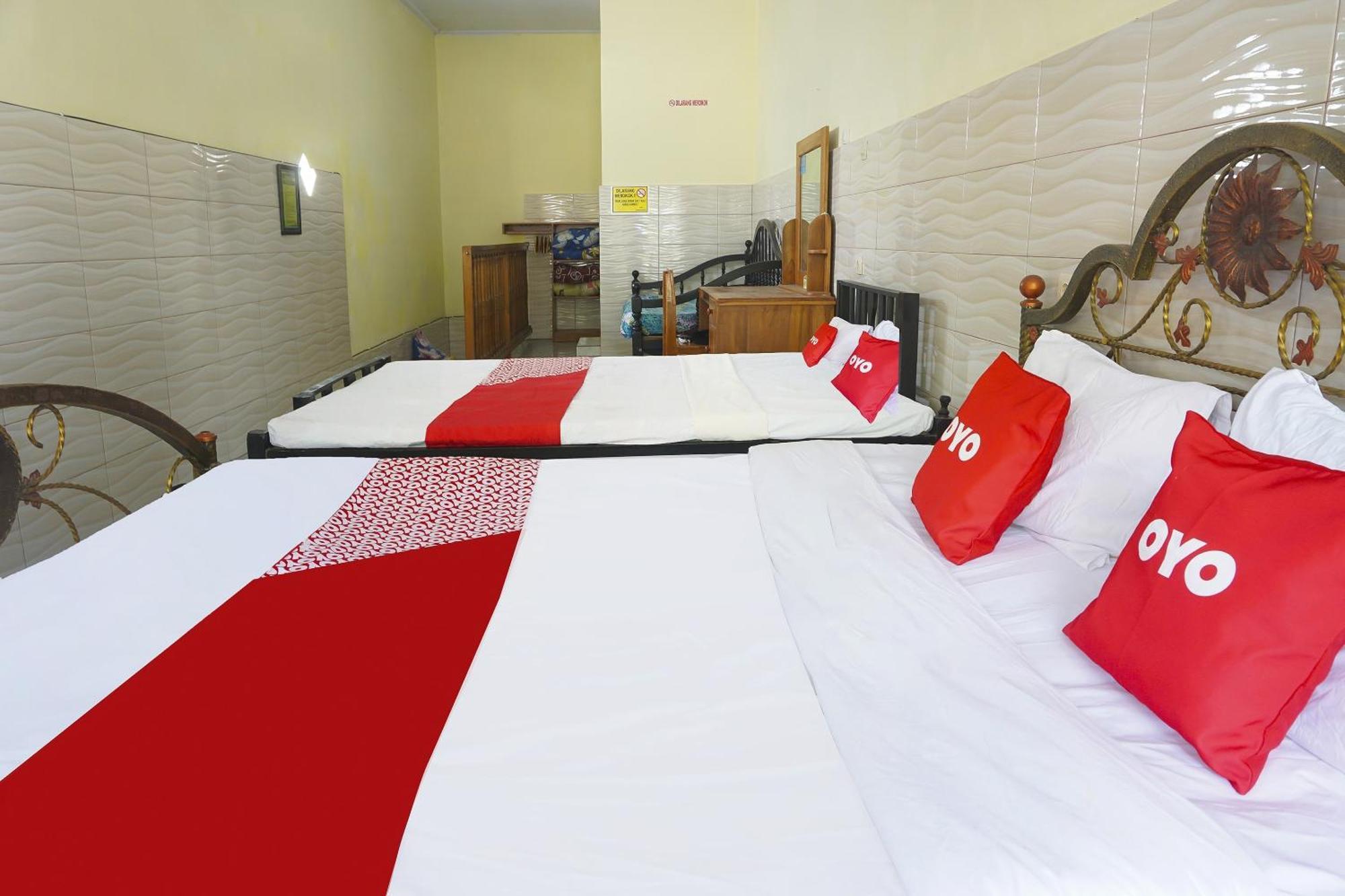 Putih Mulia Homestay Syariah Lumajang Экстерьер фото