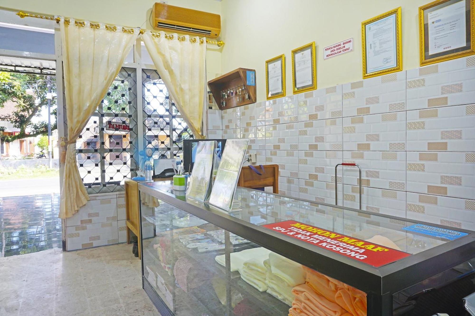 Putih Mulia Homestay Syariah Lumajang Экстерьер фото
